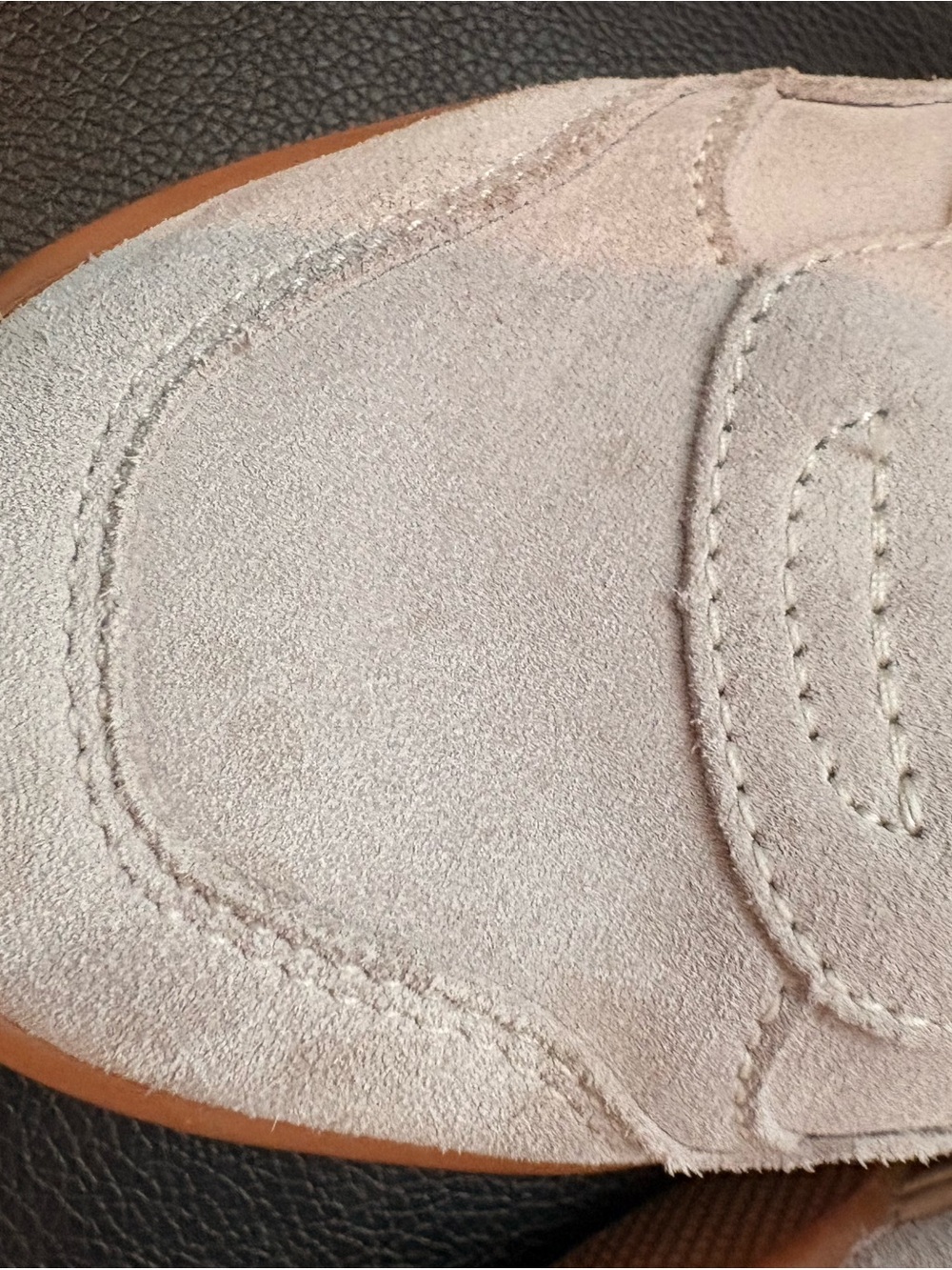 Vans Women’s Light gray Suede Low-Top Sneakers with Cream Accents - Picture 4 of 8